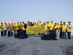 DPD Partai Golkar Kota Bengkulu Gelar Bakti Sosial di Pantai Panjang, Wujudkan Kepedulian dan Perkuat Soliditas Kader