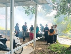 Perangkat Desa Padang Betuah Gelar Gotong Royong Bersih-Bersih Bersama Warga